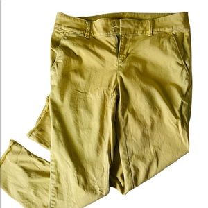 LOFT Women's Size 4 Crop Length Yellow Casual Pants | Capris with Frayed Ends